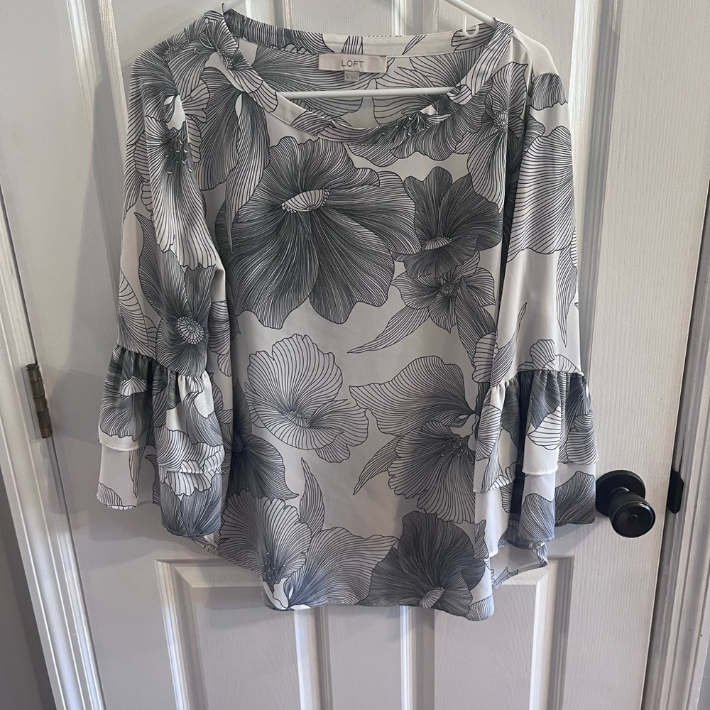 Loft Blouse. Size Medium. White and Navy. Floral.